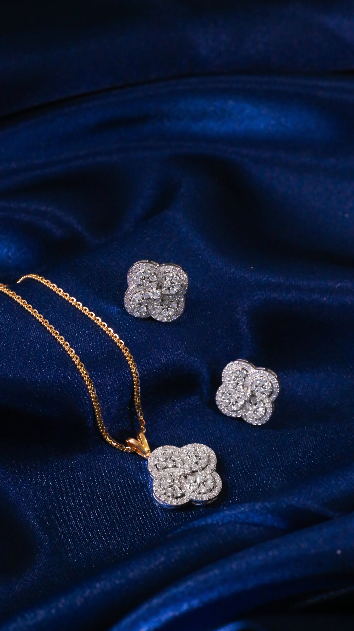 Exquisite Diamond Jewelry Set – Necklace & Earrings