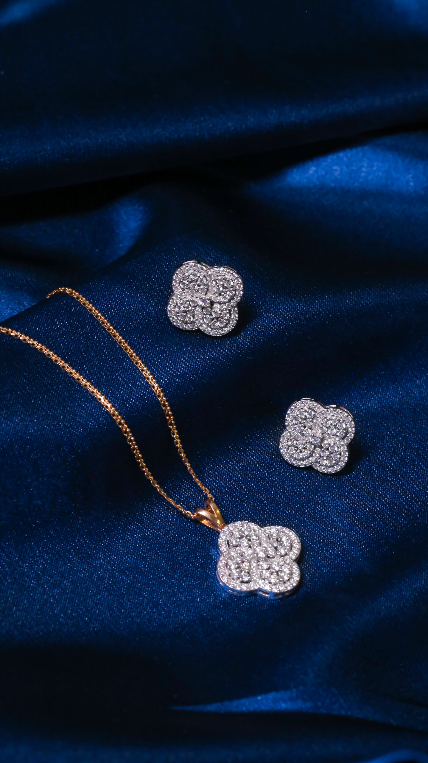 Exquisite Diamond Jewelry Set – Necklace & Earrings