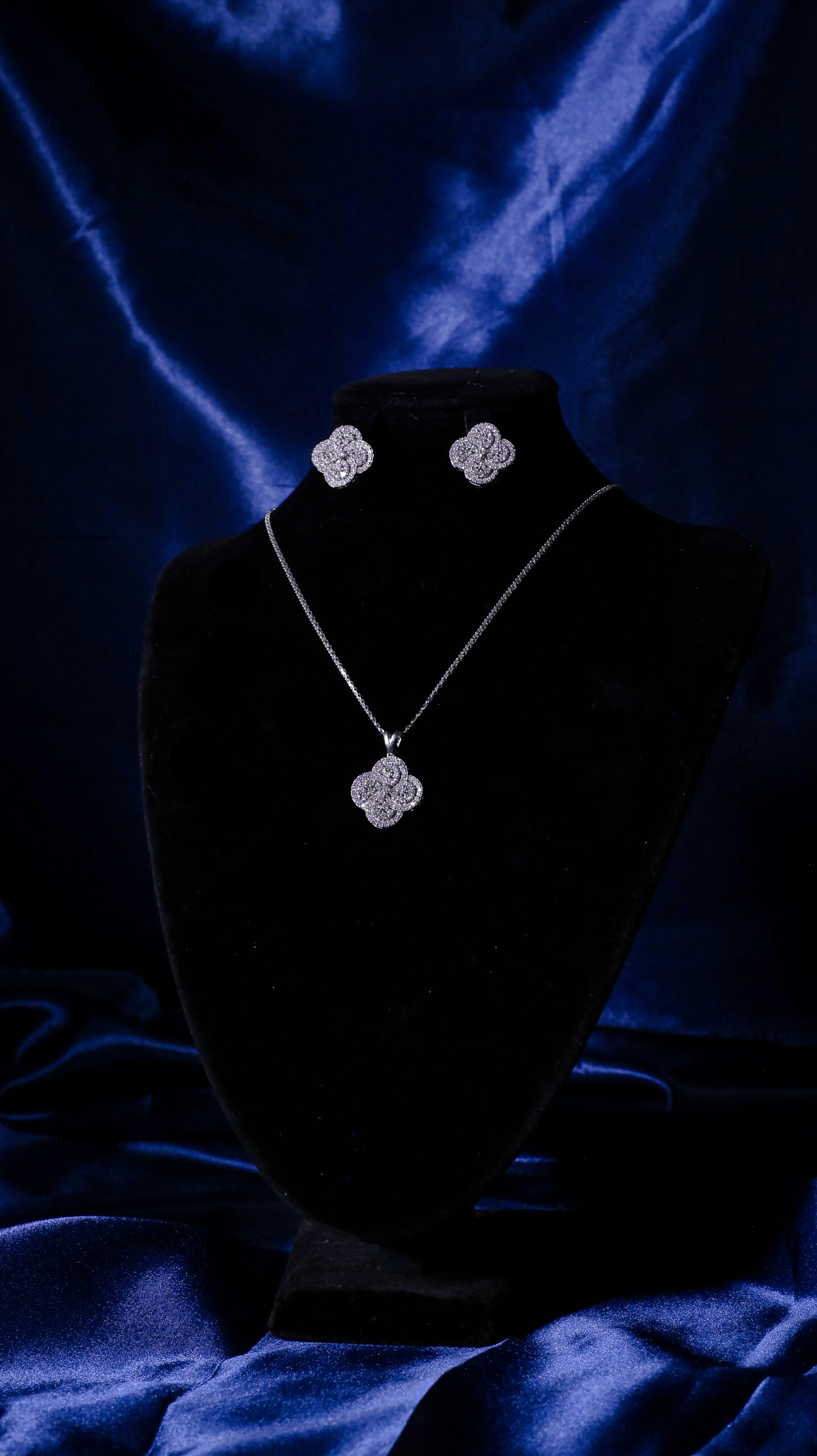 Exquisite Diamond Jewelry Set – Necklace & Earrings