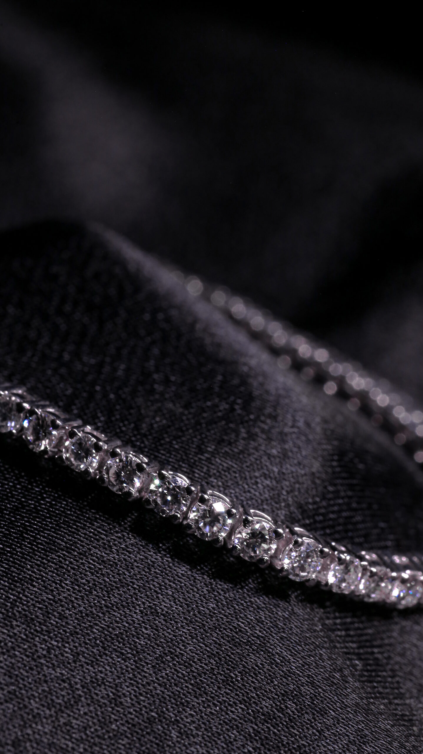 Elegant Diamond Bracelet – Luxurious Statement Piece