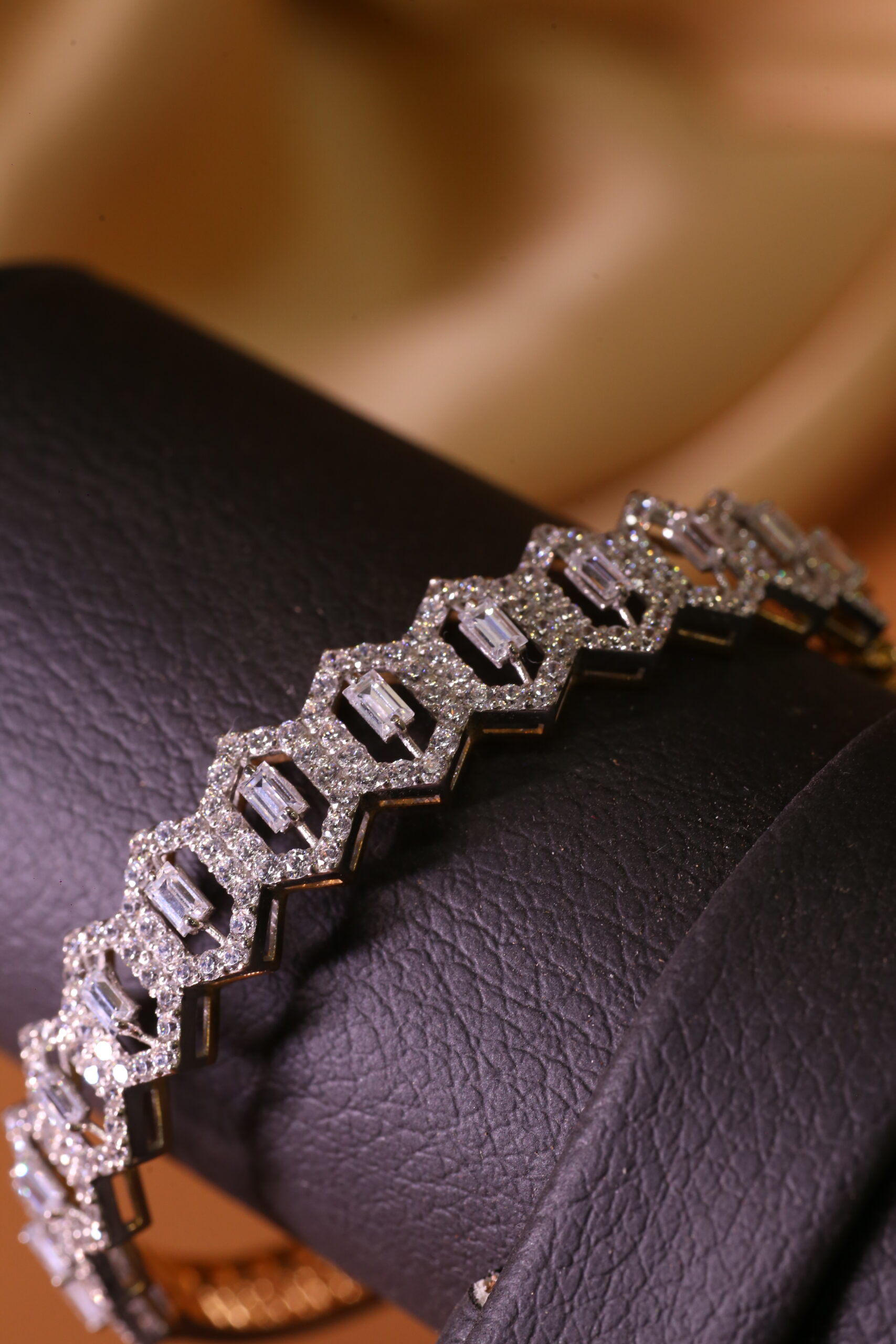 Pure Gold Geometric Stone Bracelet