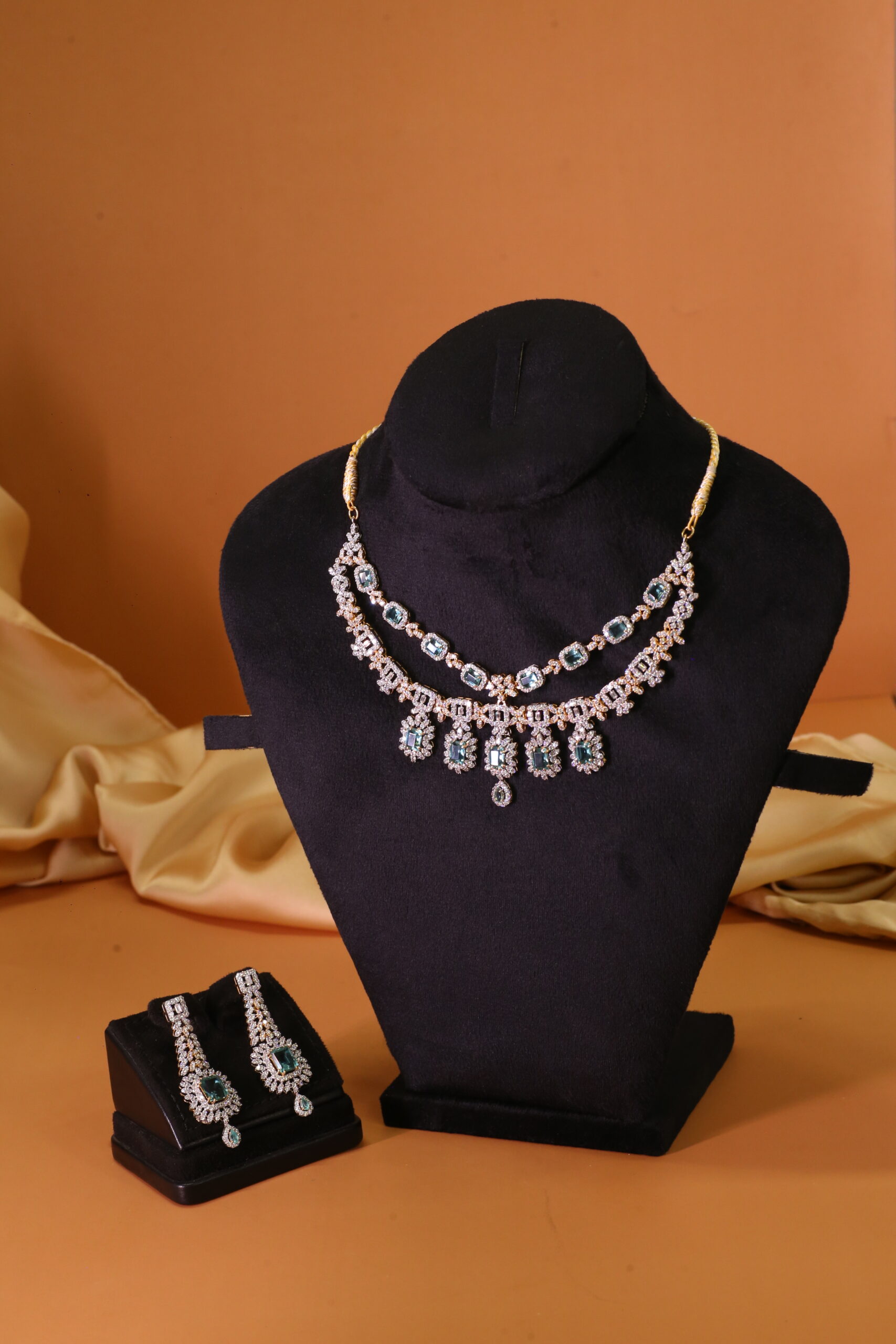 Luxury Emerald & Diamond Necklace